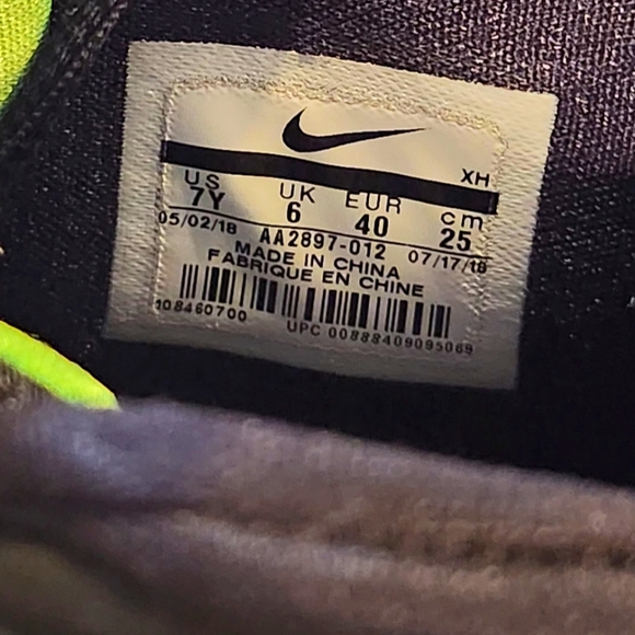 KYRIE 4 HALLOWEEN EDITION YOUTH 7 GREAT CONDITION ZERO TREAD WEAR NIKE - Picture 6 of 6